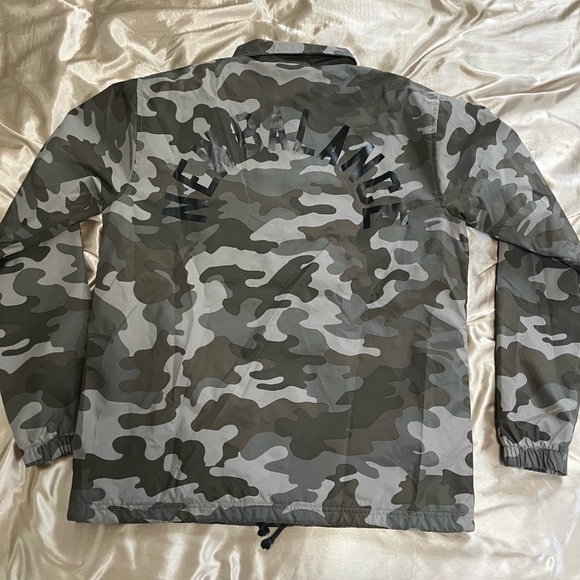 New Balance Camo Collared Windbreaker - Picture 5 of 6